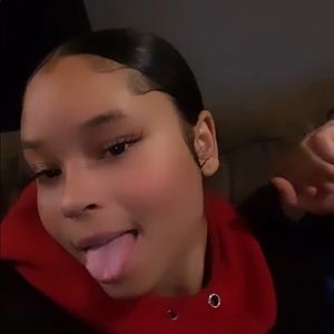 Meet your Posher, Leila